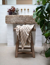 Laden Sie das Bild in den Galerie-Viewer, Badehandtuch 70x140cm I Creme/Ink