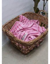 Laden Sie das Bild in den Galerie-Viewer, Handtuch 50x80cm I Baby Pink/Sky Patrol