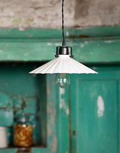 Laden Sie das Bild in den Galerie-Viewer, Lampe Anita I Antique White