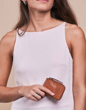 Laden Sie das Bild in den Galerie-Viewer, Portemonnaie Coco Coin Purse I Cognac Croco