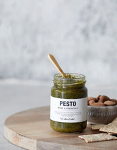 Laden Sie das Bild in den Galerie-Viewer, Pesto I Basilikum & Parmesan