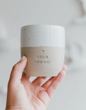 Laden Sie das Bild in den Galerie-Viewer, Becher I Hello New Day