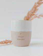 Laden Sie das Bild in den Galerie-Viewer, Becher I Hello New Day