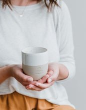 Laden Sie das Bild in den Galerie-Viewer, Becher I Hello New Day