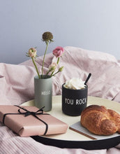 Laden Sie das Bild in den Galerie-Viewer, Porzellan Becher Favourite Cup I You Rock Black