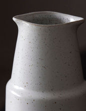 Laden Sie das Bild in den Galerie-Viewer, Flasche Pion I Grau/Weiß