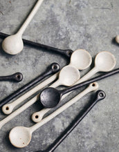Laden Sie das Bild in den Galerie-Viewer, Löffel Pion I Schwarz/Braun