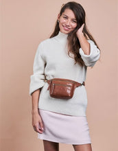 Laden Sie das Bild in den Galerie-Viewer, Bauchtasche Beck's Bum Bag I Wild Oak Croco