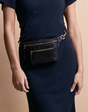 Laden Sie das Bild in den Galerie-Viewer, Bauchtasche Beck's Bum Bag I Black Croco