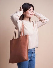 Laden Sie das Bild in den Galerie-Viewer, Tasche Georgia I Wild Oak Soft Grain
