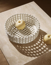 Laden Sie das Bild in den Galerie-Viewer, Keramik Korb Centerpiece I Off-white