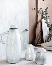 Laden Sie das Bild in den Galerie-Viewer, Milchkännchen Rustic I Grau/Blau