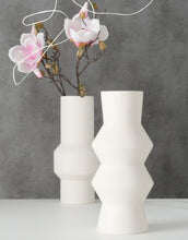 Laden Sie das Bild in den Galerie-Viewer, Vase Sybil I White
