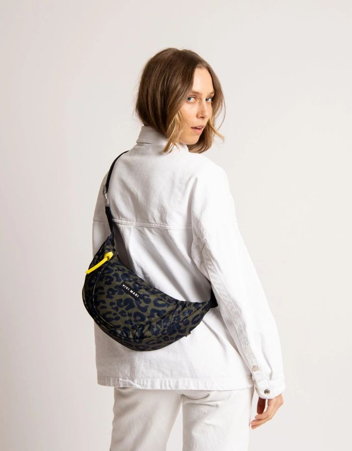 Padded Hip Bag Medium I Leo Splashes Navy/Olive