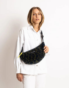 Teddy Hip Bag Medium I Leo Splashes Navy/Olive