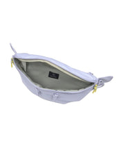 Laden Sie das Bild in den Galerie-Viewer, PALOPA Leckerlitasche Emma in Purple – funktionale Gassitasche mit abwaschbarem Leckerlifach, Reißverschlussfach &amp; Kotbeutelspender. Tragbar als Crossbody oder Bauchtasche. Für Erwachsene.
