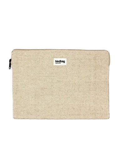 Ava Laptophülle von Hindbag in Beige aus robuster Jute mit stoßfester Polsterung, Reißverschluss und handgefertigtem gemustertem Innenfutter, Größe S für 13-Zoll-Laptops