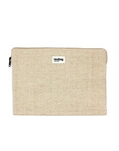 Ava Laptophülle von Hindbag in Beige aus robuster Jute mit stoßfester Polsterung, Reißverschluss und handgefertigtem gemustertem Innenfutter, Größe S für 13-Zoll-Laptops