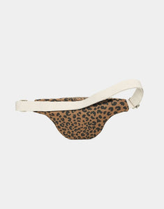 Fanny Pack Olivia von Hindbag in der Farbe Leopard Cannelle– Gürteltasche aus GOTS-zertifiziertem Bio-Cord mit Doppelreißverschluss und verstellbarem Schultergurt.
