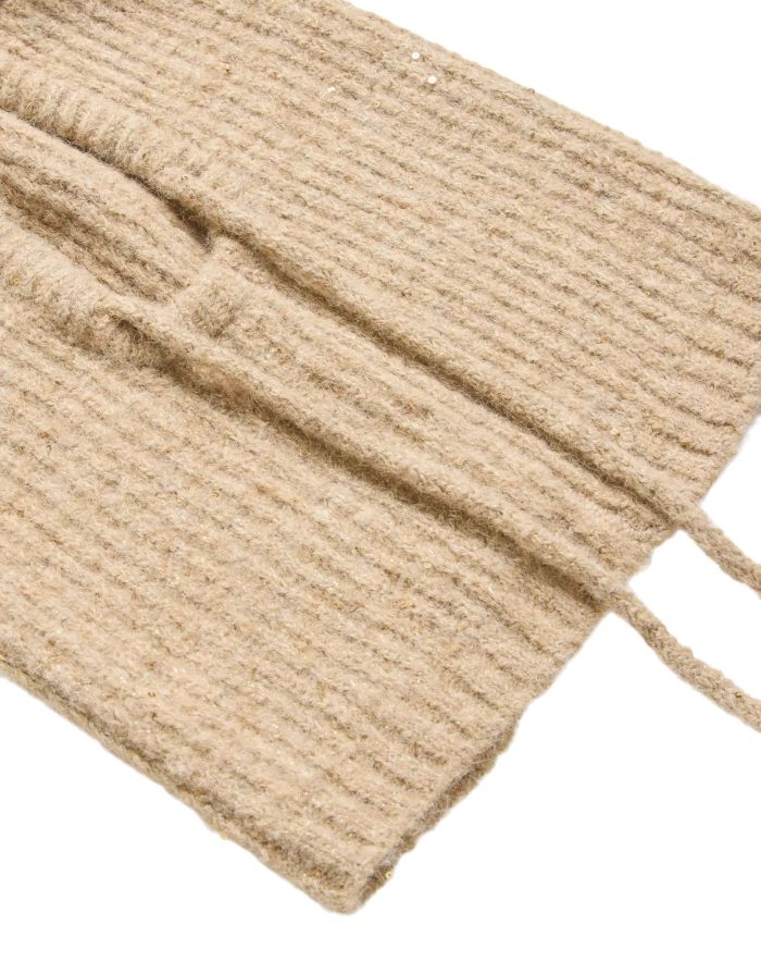 Gestrickte Vikenzia Balaclava von VILA in Natural Melange mit funkelnden Pailletten und Bindebändern.