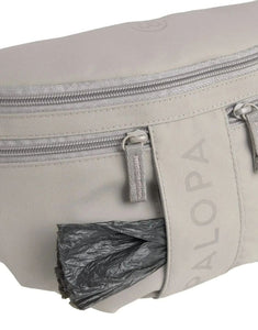 Leckerlibeutel Emma in Taupe – vielseitige Bauchtasche für Hundebesitzer:innen mit Leckerlifach, Kotbeutelspender und Reißverschlussfach. Wasserabweisend, pflegeleicht und nachhaltig gefertigt aus recyceltem Polyester.
