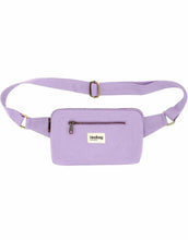 Laden Sie das Bild in den Galerie-Viewer,  Hindbag Fanny Pack Harry in Flieder mit rechteckiger Form und zwei Reißverschlusstaschen.
