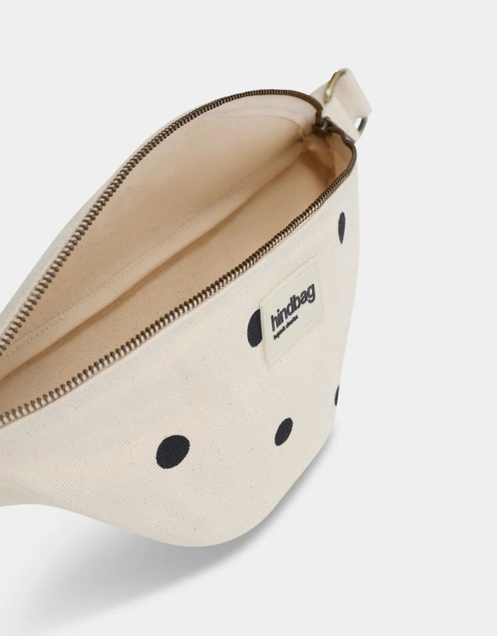 Hindbag Fanny Pack Olivia Punkte Ecru mit gepunktetem Muster und verstellbarem Gurt.