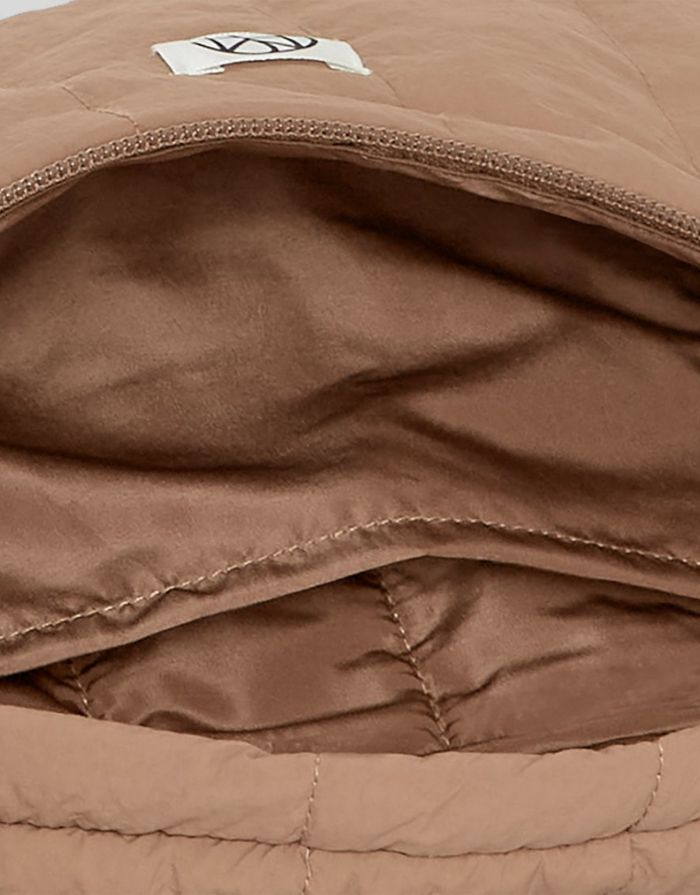 MSCH Copenhagen Bumbag Sasja Icon Mountain Trail in Beige mit gesteppter Optik und verstellbarem Gurt.