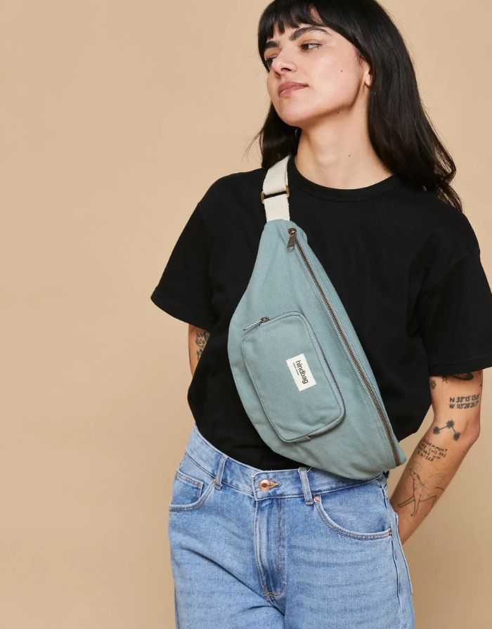Hindbag Bauchtasche Sophia XL in Salbei mit großem Format und Reißverschlusstaschen