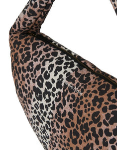 Studio Noos Cross Body Umhängetasche Soft Cotton Leopard – leichte Schultertasche aus 100 % Baumwolle, gepolstert im Leopardenmuster Schwarz/Beige, geräumig und bequem, Maße 39x20x11 cm.