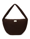 Studio Noos Crossbody Umhängetasche Rib Puffy in Dark Brown aus gepolstertem Rib-Stoff mit Seitentaschen und Platz für einen 13-Zoll-Laptop.