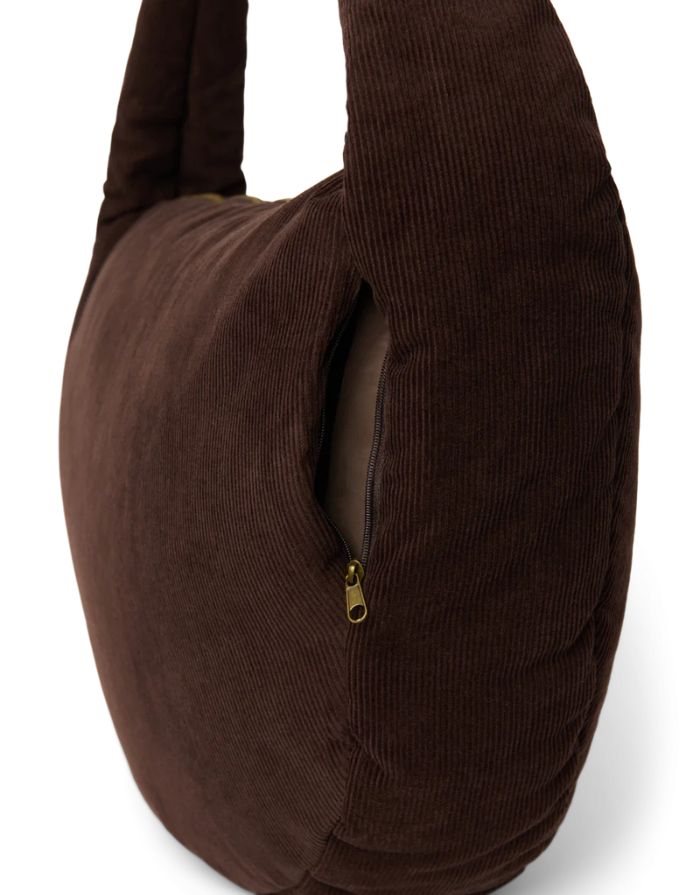 Studio Noos Crossbody Umhängetasche Rib Puffy in Dark Brown aus gepolstertem Rib-Stoff mit Seitentaschen und Platz für einen 13-Zoll-Laptop, Seitentasche.