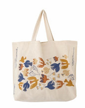 Laden Sie das Bild in den Galerie-Viewer,  Bloomingville Einkaufstasche Anniversary aus Baumwolle mit grafischem Print in warmen Farben.
