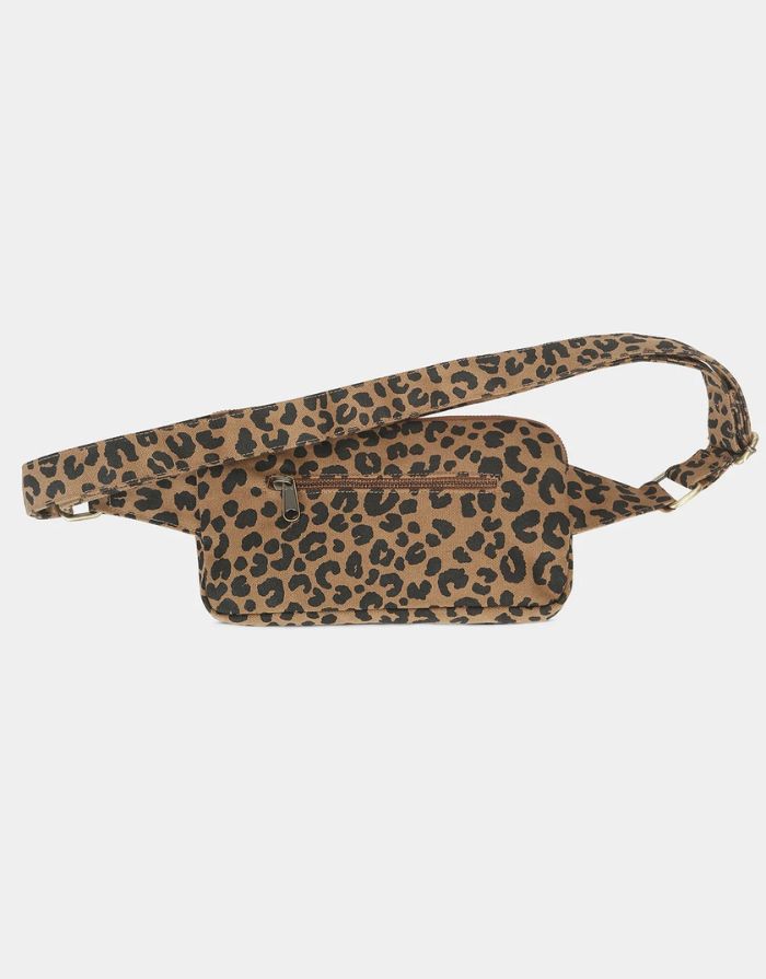 Fanny Pack Harry von Hindbag in der Farbe Leo Cannelle – rechteckige Bauchtasche aus GOTS-zertifizierter Bio-Baumwolle mit zwei Reißverschlusstaschen und verstellbarem Gurt