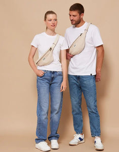 Fanny Pack Olivia von Hindbag in der Farbe Jute – Gürteltasche aus GOTS-zertifiziertem Bio-Cord mit Doppelreißverschluss und verstellbarem Schultergurt