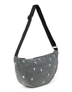 Studio Noos Fanny Pack Denim Grey Hearts – kompakte Bauchtasche aus 100 % Baumwolle, vielseitig tragbar als Hüfttasche oder crossbody, modernes Herz-Design, Maße 39x20x11 cm.