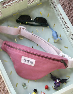 Fanny Pack Kids Augustin von Hindbag in Blush, GOTS-zertifizierte Bio-Baumwolle, Bauchtasche mit verstellbarem Gurt und Clip für Kinder von 4 bis 10 Jahren.