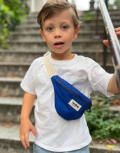 Laden Sie das Bild in den Galerie-Viewer, Fanny Pack Kids Augustin I Electric Blue
