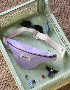 Fanny Pack Kids Augustin von Hindbag in Blush, GOTS-zertifizierte Bio-Baumwolle, Bauchtasche mit verstellbarem Gurt und Clip für Kinder von 4 bis 10 Jahren.