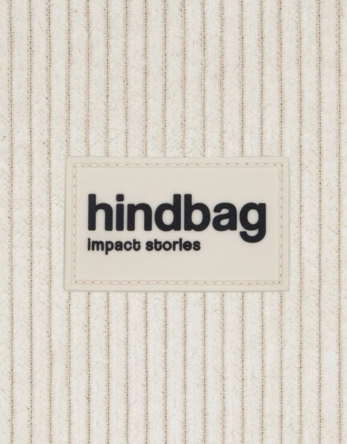 Hindbag Gürteltasche Olivia aus cremefarbenem Cord, nachhaltiger Bio-Cord, Doppelreißverschluss, verstellbarer Schultergurt.