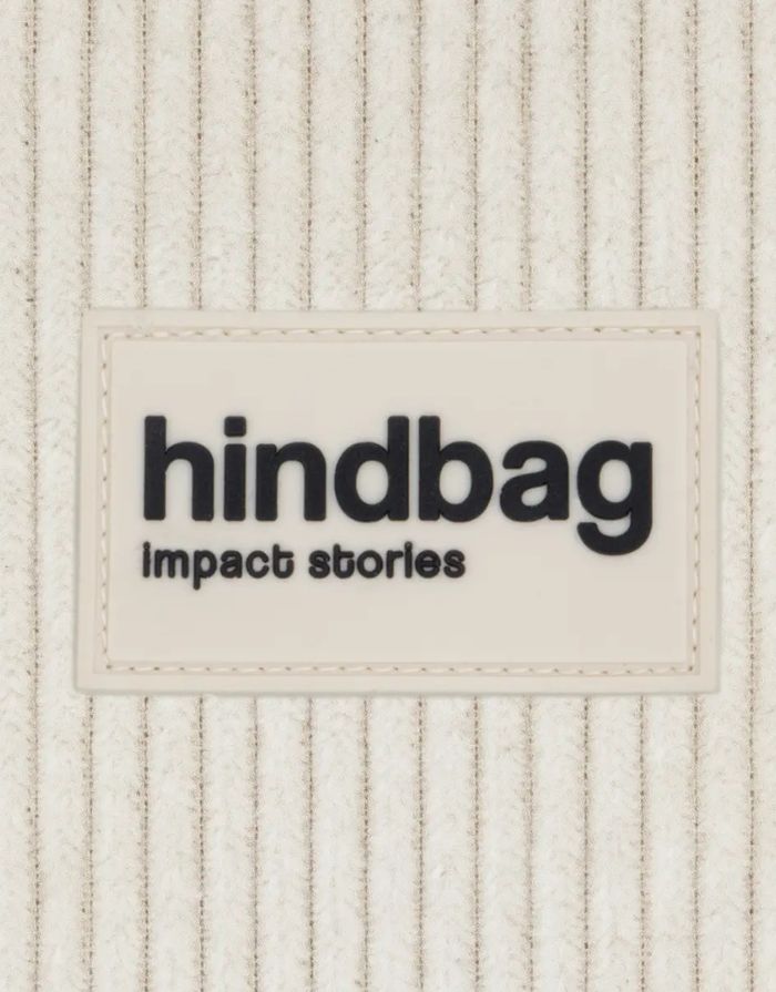 Hindbag Gürteltasche Olivia aus cremefarbenem Cord, nachhaltiger Bio-Cord, Doppelreißverschluss, verstellbarer Schultergurt.