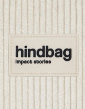 Laden Sie das Bild in den Galerie-Viewer, Hindbag Gürteltasche Olivia aus cremefarbenem Cord, nachhaltiger Bio-Cord, Doppelreißverschluss, verstellbarer Schultergurt.
