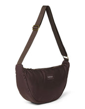 Laden Sie das Bild in den Galerie-Viewer,  Studio Noos Fanny Pack Puffy Brown – leichte, kompakte Bauchtasche mit verstellbarem Gurt.
