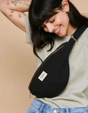 Laden Sie das Bild in den Galerie-Viewer, Fanny Pack Sasha L I Schwarz
