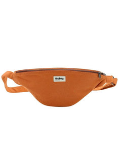 Große Fanny Pack Sasha L von Hindbag in Siena aus GOTS-zertifizierter Bio-Baumwolle mit Außen- und Innentasche und verstellbarem Schultergurt.