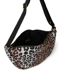Studio Noos Fanny Pack Soft Cotton Leopard Hazel – stylische Bauchtasche aus 100 % Baumwolle, tragbar als Hüfttasche oder crossbody, geräumige Gürteltasche im Leopardenmuster, Maße 39x20x11 cm.