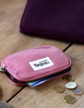 Laden Sie das Bild in den Galerie-Viewer, Geldbeutel Lili von Hindbag in Blush aus GOTS-zertifizierter, robuster Bio-Baumwolle, kleines Portemonnaie mit Reißverschluss für Karten, Ausweis oder Schmuck.
