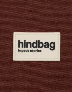 Handy-Umhängetasche Bill von Hindbag in Chocolate – kompakte Smartphone-Tasche aus robuster Bio-Baumwolle mit verstellbarem Schultergurt und praktischem Rückfach.