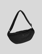 Laden Sie das Bild in den Galerie-Viewer, Jhean Sasja Bumbag von MSCH Copenhagen in Black – kompakte Hüfttasche aus recyceltem Polyamid, praktisch für Alltag und Reisen, Crossbody oder um die Hüfte tragbar
