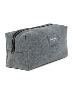 Studio Noos Denim Grey Pouch – vielseitige Kosmetiktasche und Windeltasche aus 100% Baumwolle, praktische Aufbewahrungstasche in Grau, Maße 9x24x9 cm.